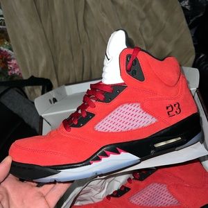2022
Air Jordan 5 Retro 'Raging Bull'